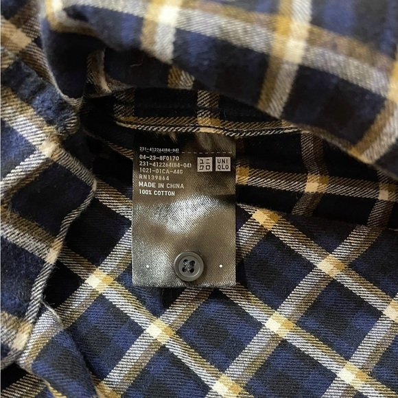 Two Uniqlo Collared Flannel Button Up Long Sleeve Shirt Top Size XL Plaid - Picture 4 of 13